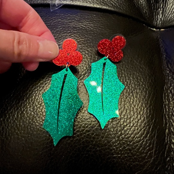 Holly Leaves Acrylic sparkle earrings - Picture 2 of 3